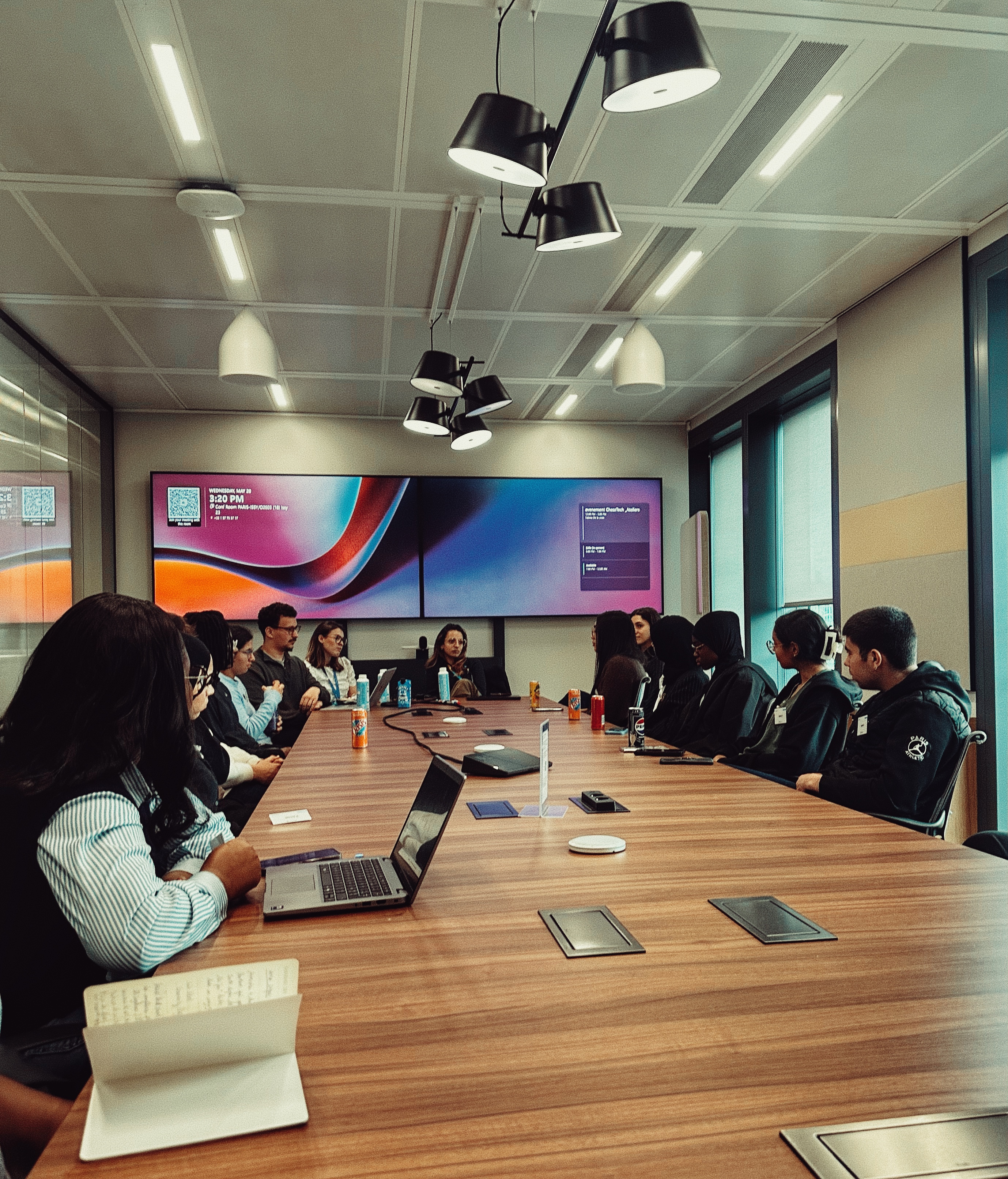 Échanges et table ronde entre collaborateurs Microsoft et jeunes accompagnés